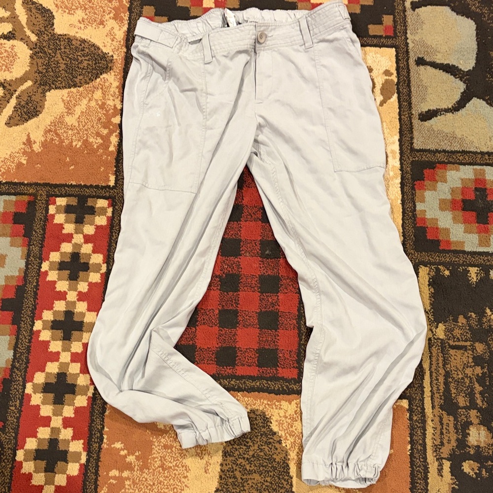Women’s lightweight underarmour jogging pants